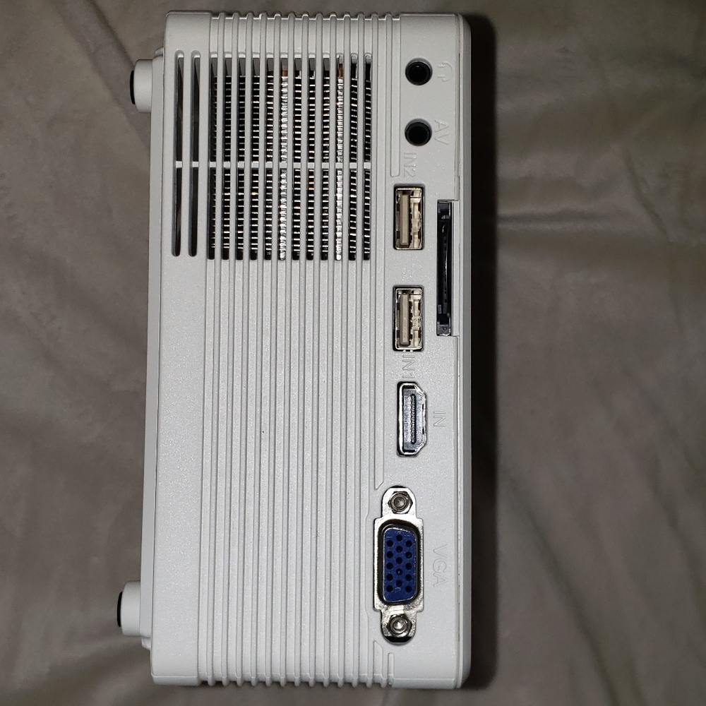 projector - Picture 3 of 3